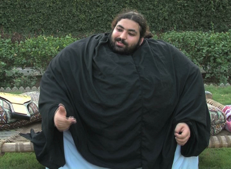 Khan Baba Of Mardan WWE enthusiast Wows Everyone With His Physique 