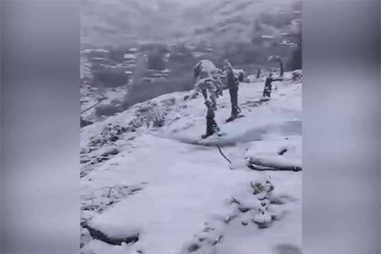 Tourists Stuck In Naran After Heavy Snowfall Pakistan Dunya News