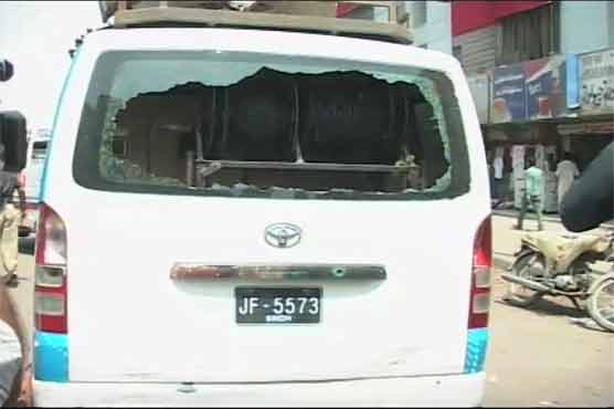 Samaa Tv Dsng Vehicle Attacked In Karachi Pakistan Dunya News