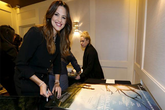 Jennifer Garner Explains How New Faith Film Made Her Return To Church Entertainment Dunya News 