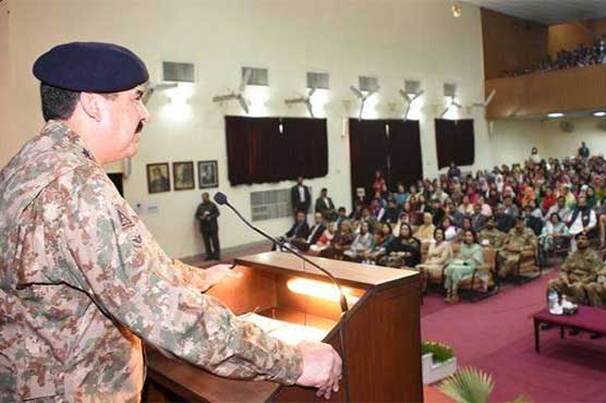 Gen Raheel Sharif visits GC University Lahore - Pakistan - Dunya News