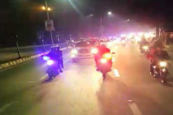 Lahore: Police conduct flag march to maintain law and order situation