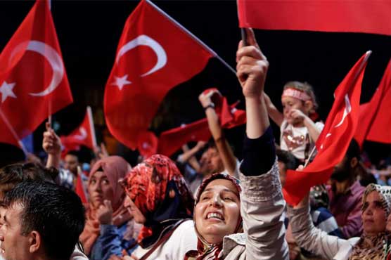 Turkish army permits female soldiers to wear headscarf