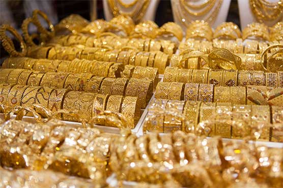 Gold price plummets in international, local markets - Business - Dunya News