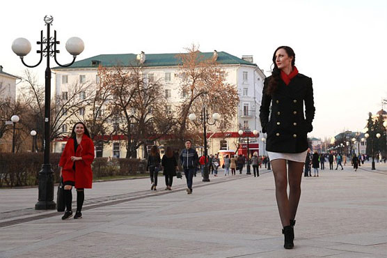 Russia's tallest woman eyes world record - WeirdNews - Dunya News