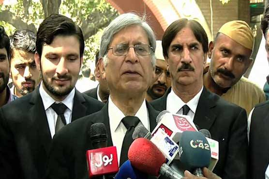 Federal govt trying to make Panamagate JIT controversial: Aitzaz Ahsan