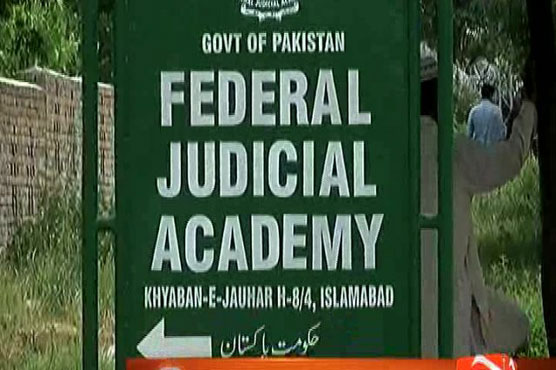 Panamagate probe team summons Sharif's daughter