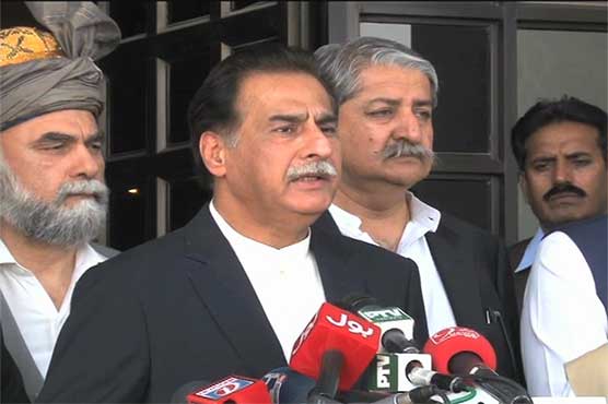Pakistani lawmakers visit Afghanistan to improve ties