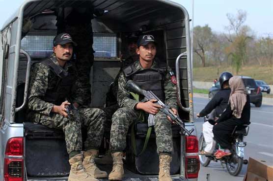 Pakistan govt calls in army to clear blockade