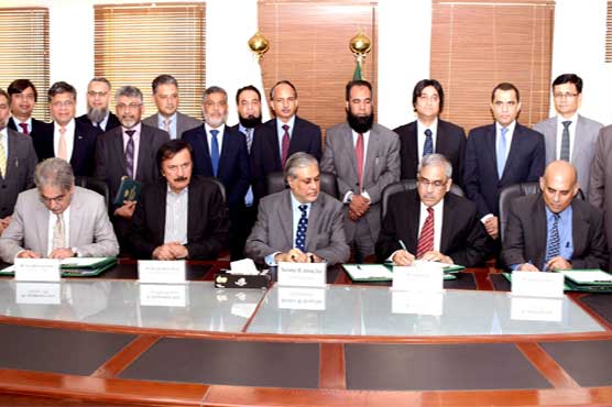 Finance Minister Ishaq Dar appears before NAB court