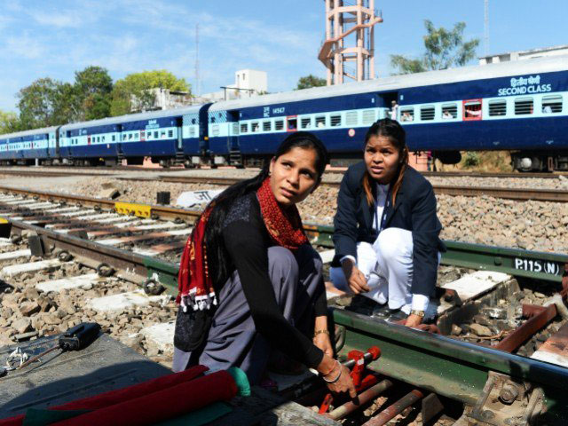 WomenRailwayCrew