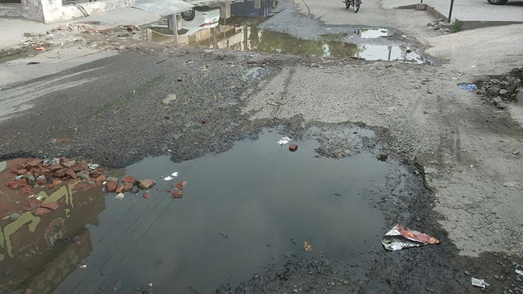 choked-sewage-line-in-Huma-Block-Allama-Iqbal-Town