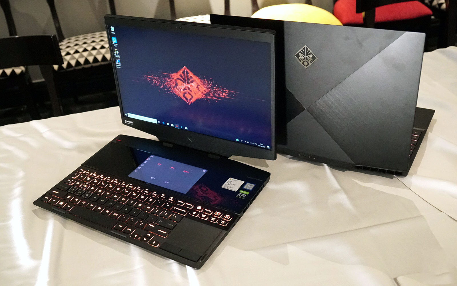 Ноутбук intel с двумя экранами. Ноутбук Omen x 2s. Omen x HP ноутбук. Omen игровой ноутбук 3 экрана. HP Omen с процессором i7-9750h RTX 2060 16gb.