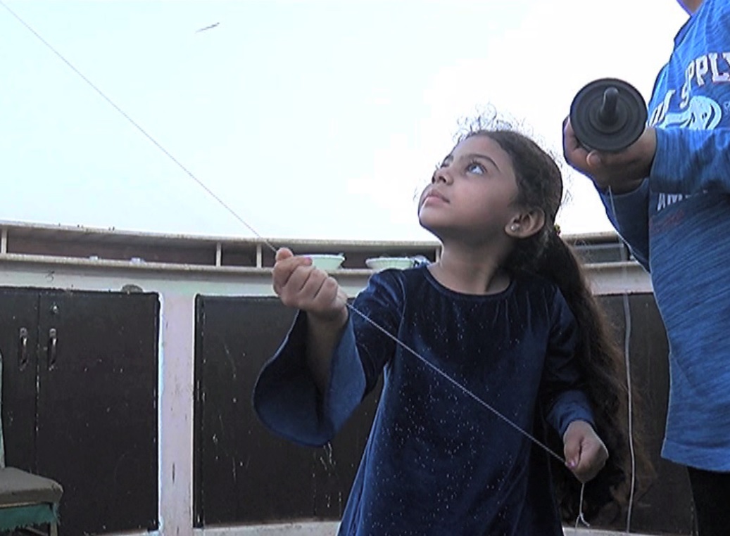 Festival of kites colours skies in Karachi LifeStyle Dunya News