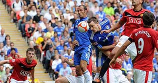 Chelsea beat Manchester United to lift FA Cup