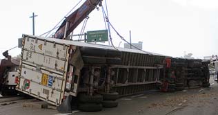 Peshawar: 4 die as container turned over on the footpath