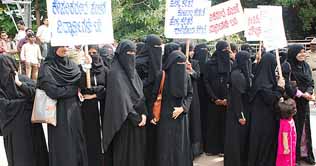 Patna: College bans a Muslim girl from wearing veil 