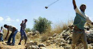 Villagers celebrate bloody fair of stoning in India 