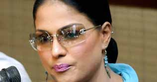 Movies on social aspects can revive cinemas: Veena 