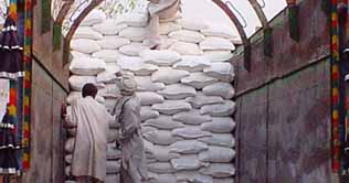 Inflation crushes poor people across Pakistan, rulers silent