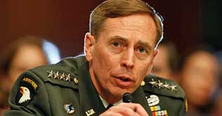 General Petraeus praises Pakistan's fight against militants 