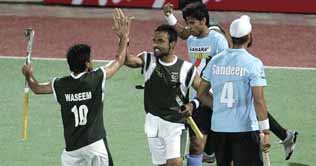 Pakistan crush India, meet Kiwis in final today