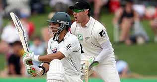 Butt and Farhat steady despite mammoth deficit in 2nd innings