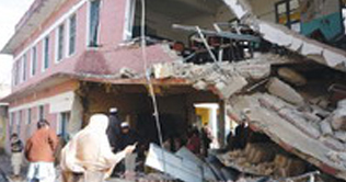 Militants blow up another school near Peshawar 