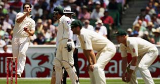 Melbourne Test: Aussies take massive lead against Pakistan
