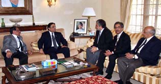 Bolton market traders call on President Zardari in Karachi