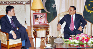 Miliband holds meetings with President, Prime Minister and COAS