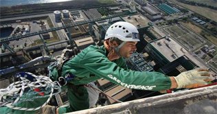 Greenpeace activists hijack Italian Powere stations