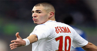Karim Benzema completes move to Real Madrid