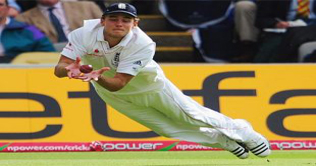 Anderson leads England charge on second day of Ashes