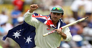 Justin Langer breaks Bradman's record in First Class cricket