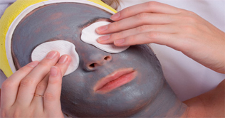 Lahore:Models take part in opening of Beauty Salon