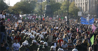 Germany:Thousands march in protest against Iran's President Mehmud Ahmedi