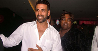 Indian singers angry on Akshay Kumar