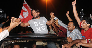 Razzaq,Afridi,Shoaib Malik,Fawad Alam gets warm welcome