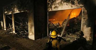 California wildfire destroys 12 homes at the sea 
