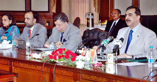 PM seeks donors assistance for IDPs rehabilitation