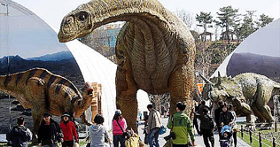 Mexico: Exhibition of Dinosaur sculptures