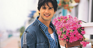 Shahid Kapoor starts photography during shooting