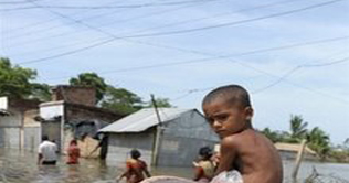 Cyclone toll up to 200 in Bangladesh, India  