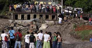 Floods, landslides kill 152 in El Salvador