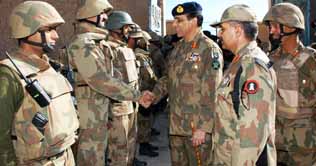 Army Chief visits IDPs camps in Ladha, Sararoga, DI Khan