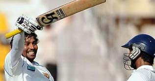 Dilshan leads Sri Lanka's charge against India