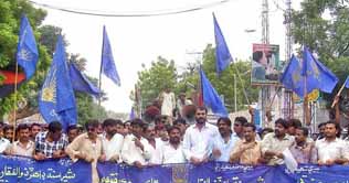 Thousands of students stage peace rally