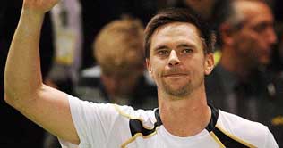 Soderling crushes Djokovic to reach semi-finals