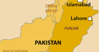 Lahore: paramedical staff of Sheikh Zayed Hospital protest